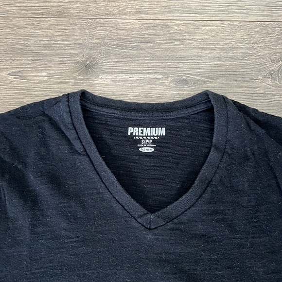 Men’s Old Navy V-Neck T-Shirt (Black) - Picture 2 of 4